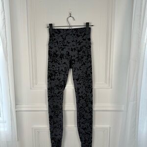 Lululemon black and grey floral leggings, size 4, excellent condition